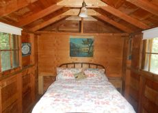 vrbo small cabin bed